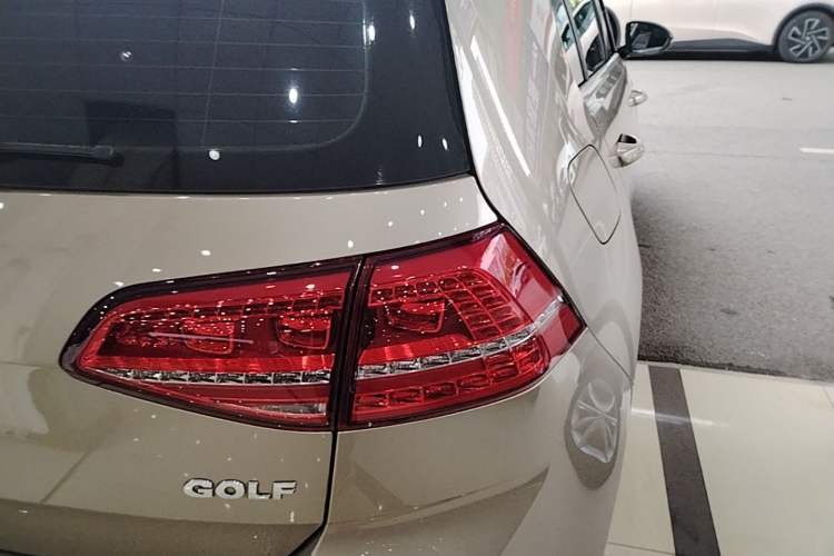 Used Volkswagen Golf 2016 1.6L Automatic Comfort Model Right Rear Taillight