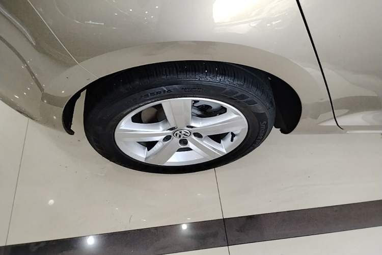 Used Volkswagen Golf 2016 1.6L Automatic Comfort Model Right Rear Wheel Hub