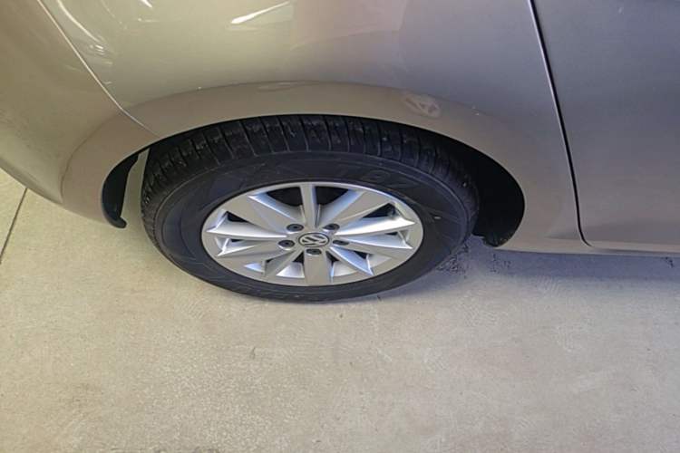 Used Volkswagen Golf 2016 1.6L Automatic Fashion Model Right Rear Wheel Hub
