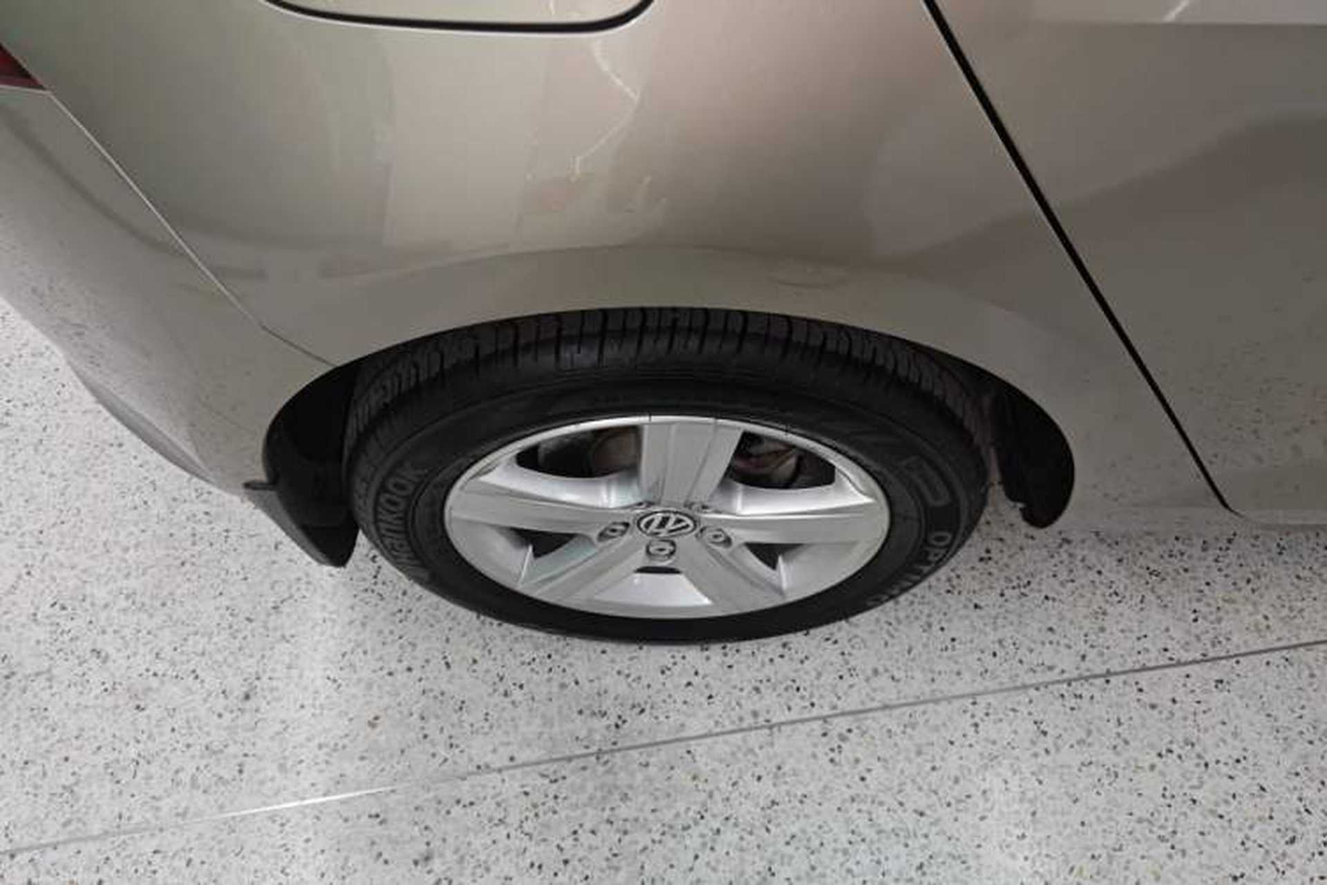 Used Volkswagen Golf 2016 1.6L Automatic Comfort Model Right Rear Wheel Hub