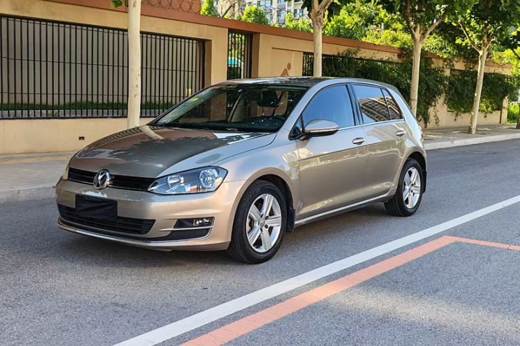 Used Volkswagen Golf 2016 1.6L Manual Fashion Edition Guazi used car, China used car export, Used car for sale, Used Volkswagen cars, Cheapest cars for sale