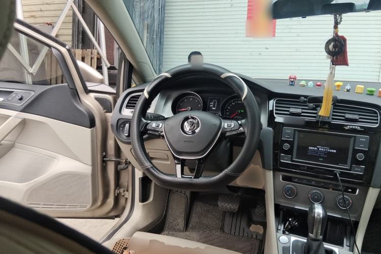 Used Volkswagen Golf 2016 230TSI Automatic Luxury Version Steering Wheel