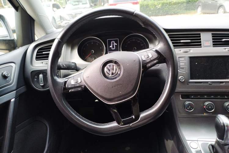 Used Volkswagen Golf 2016 230TSI Automatic Luxury Version Steering Wheel