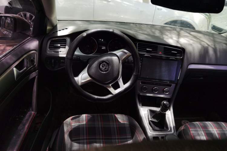 Used Volkswagen Golf 2016 1.6L Manual Fashion Edition Steering Wheel