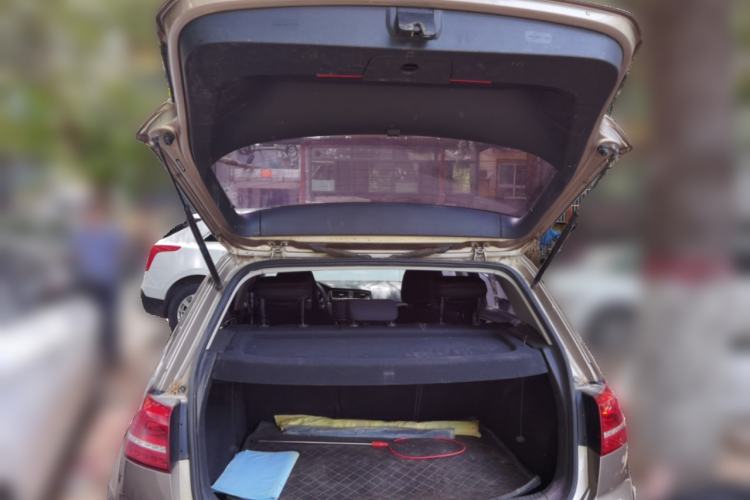 Used Volkswagen Golf 2016 1.6L Manual Fashion Edition Trunk
