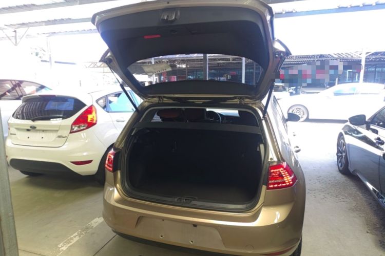Used Volkswagen Golf 2016 1.6L Automatic Fashion Model Trunk