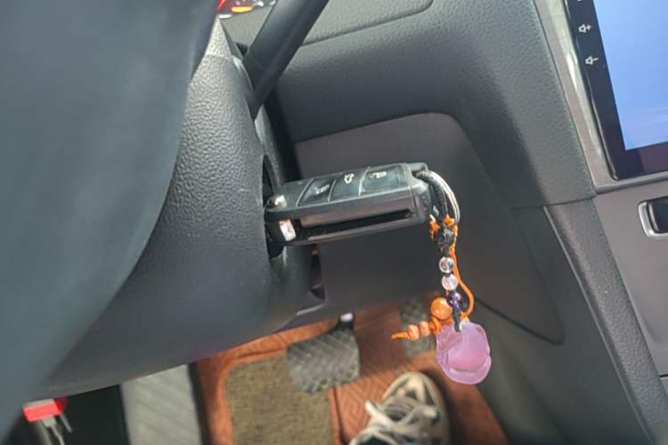 Used Volkswagen Golf 2016 1.6L Automatic Fashion Model Vehicle Key
