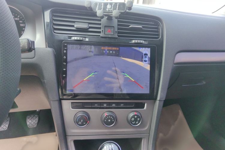 Used Volkswagen Golf 2016 1.6L Manual Fashion Edition Audio And AC Panel