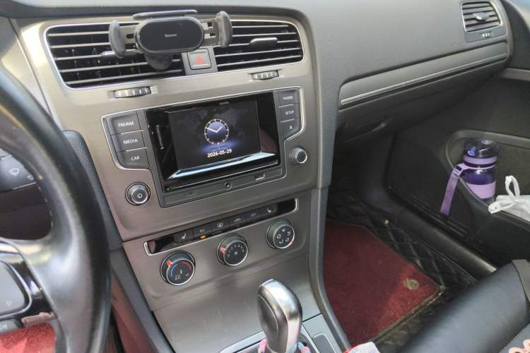 Used Volkswagen Golf 2016 230TSI Automatic Luxury Version Audio And AC Panel