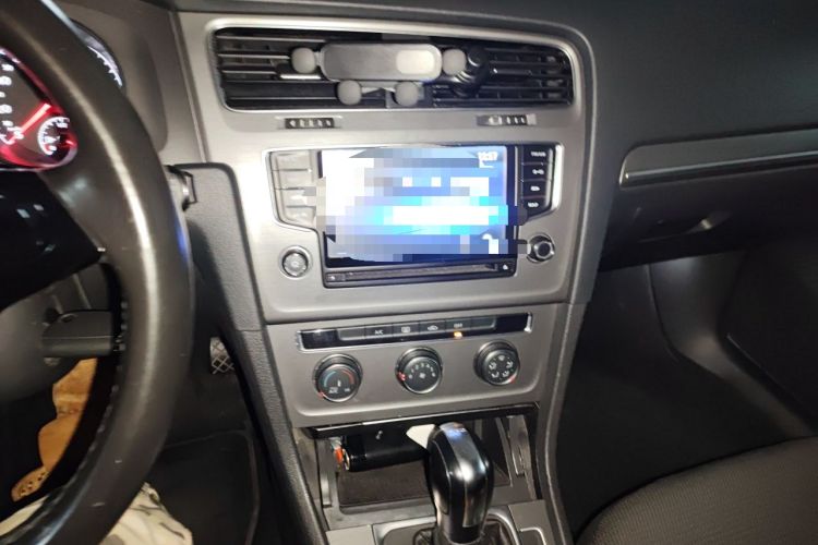 Used Volkswagen Golf 2016 230TSI Automatic Comfort Version Audio And AC Panel