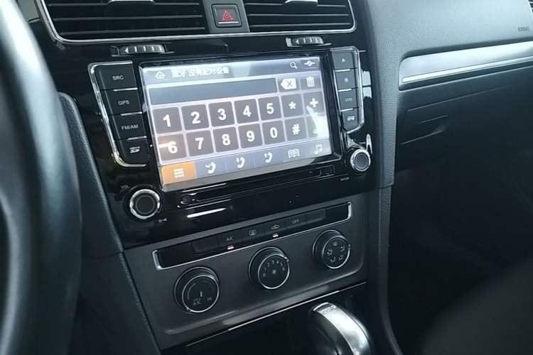 Used Volkswagen Golf 2016 230TSI Automatic Comfort Version Audio And AC Panel