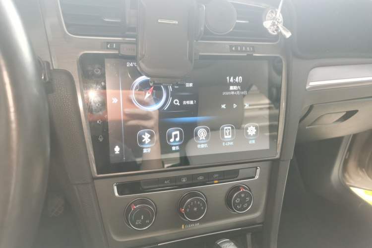 Used Volkswagen Golf 2016 230TSI Automatic Comfort Version Audio And AC Panel