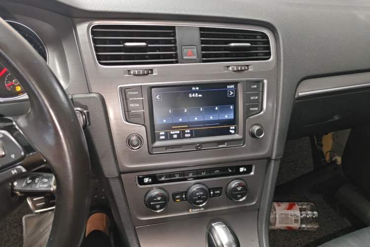Used Volkswagen Golf 2016 230TSI Automatic Comfort Version Audio And AC Panel