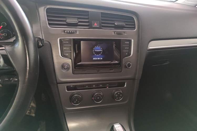 Used Volkswagen Golf 2016 230TSI Automatic Comfort Version Audio And AC Panel