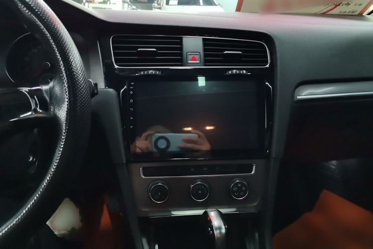 Used Volkswagen Golf 2016 230TSI Automatic Comfort Version Audio And AC Panel