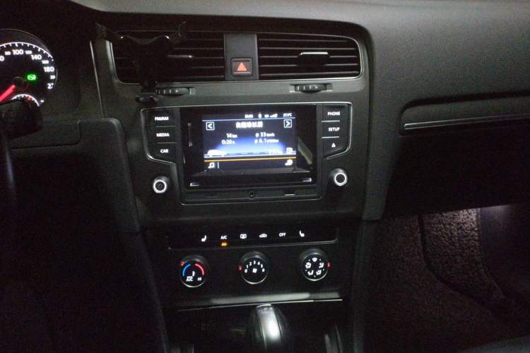 Used Volkswagen Golf 2016 230TSI Automatic Luxury Version Audio And AC Panel