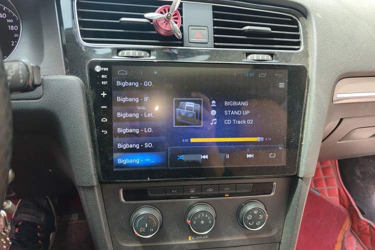Used Volkswagen Golf 2016 230TSI Automatic Comfort Version Audio And AC Panel