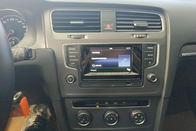 Used Volkswagen Golf 2016 230TSI Automatic Comfort Version Audio And AC Panel