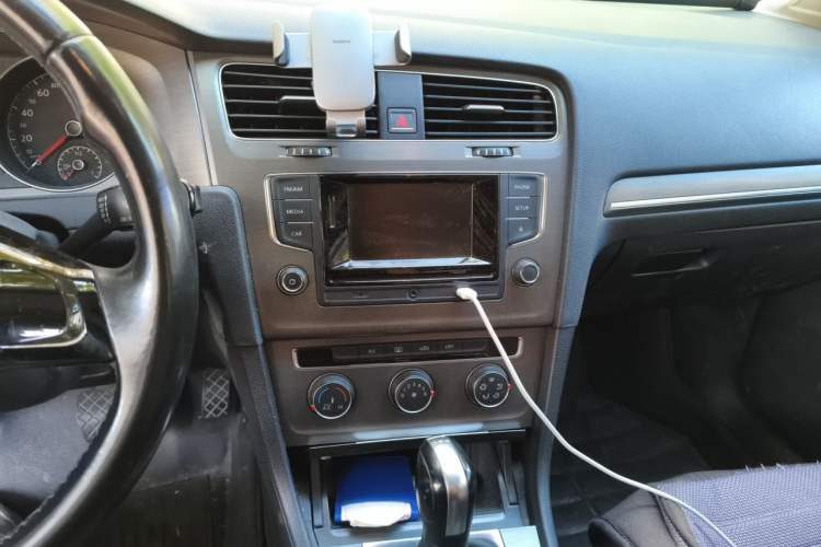 Used Volkswagen Golf 2016 230TSI Automatic Comfort Version Audio And AC Panel