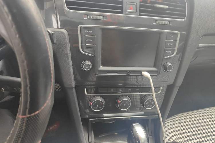 Used Volkswagen Golf 2016 1.6L Automatic Comfort Model Audio And AC Panel