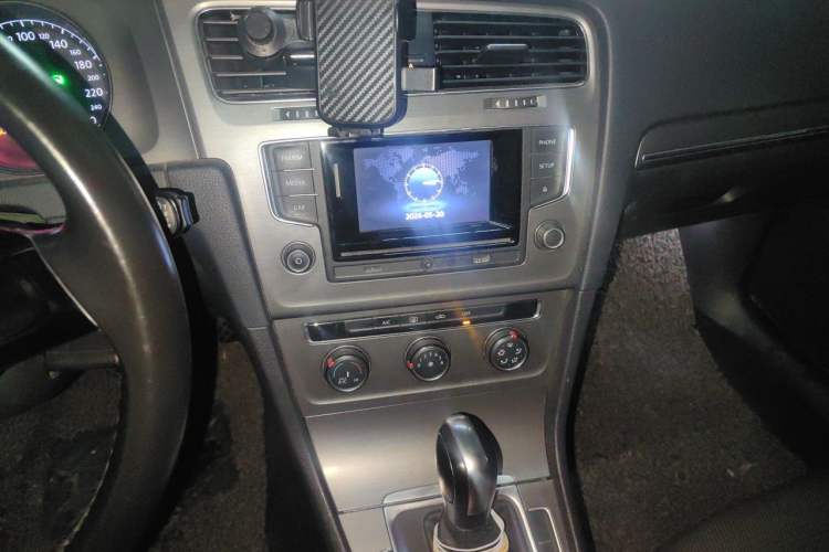 Used Volkswagen Golf 2016 1.6L Automatic Comfort Model Audio And AC Panel