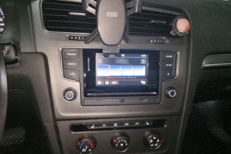 Used Volkswagen Golf 2016 230TSI Automatic Luxury Version Audio And AC Panel