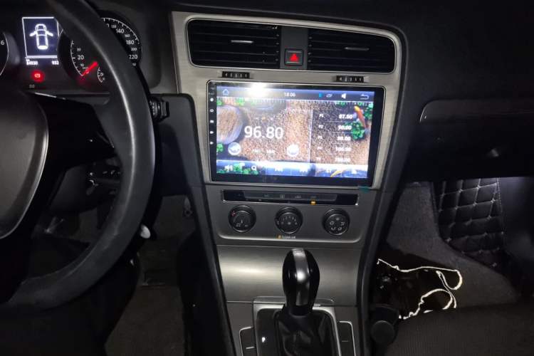 Used Volkswagen Golf 2016 230TSI Automatic Comfort Version Audio And AC Panel