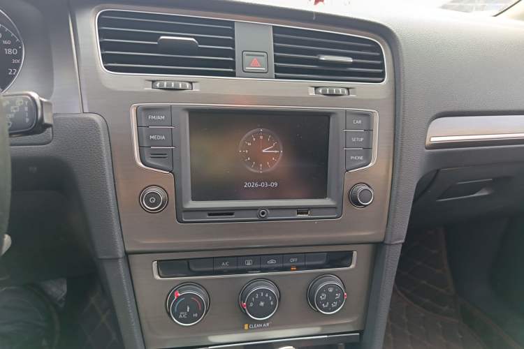 Used Volkswagen Golf 2016 1.6L Automatic Comfort Model Audio And AC Panel