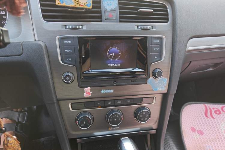 Used Volkswagen Golf 2016 1.6L Automatic Comfort Model Audio And AC Panel