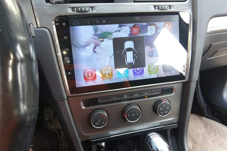 Used Volkswagen Golf 2016 230TSI Automatic Comfort Version Audio And AC Panel