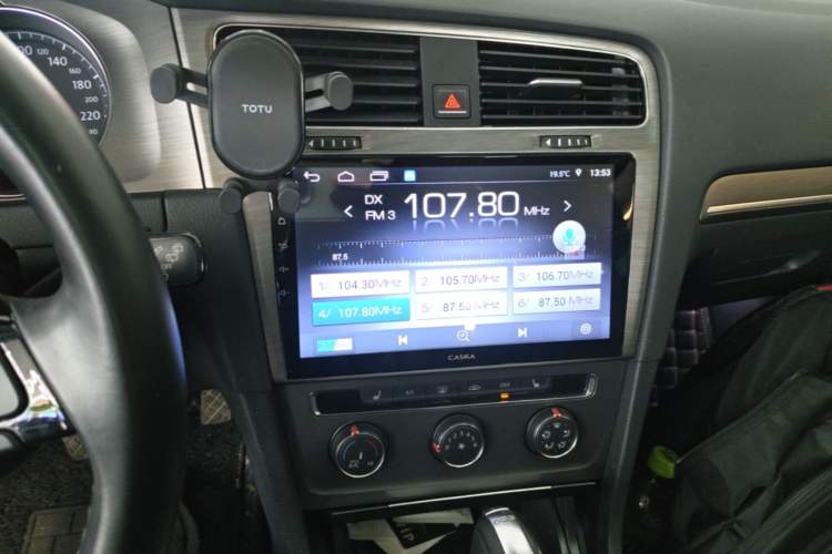 Used Volkswagen Golf 2016 230TSI Automatic Luxury Version Audio And AC Panel