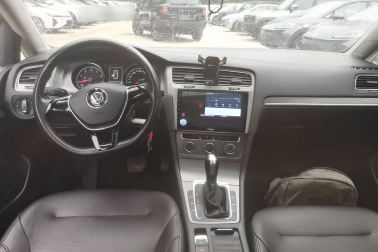 Used Volkswagen Golf 2016 1.6L Automatic Comfort Model Center Console