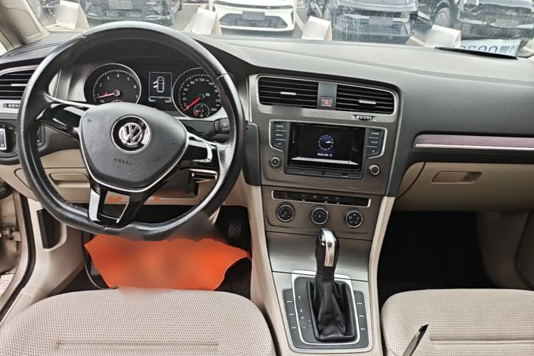 Used Volkswagen Golf 2016 1.6L Automatic Comfort Model Center Console