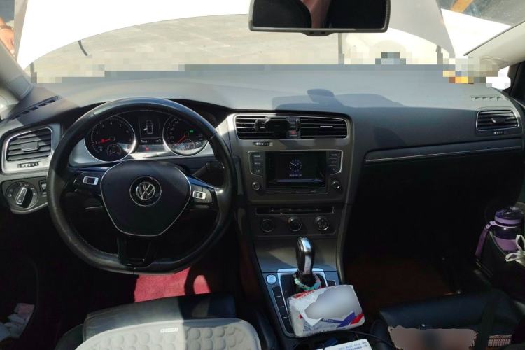 Used Volkswagen Golf 2016 230TSI Automatic Luxury Version Center Console