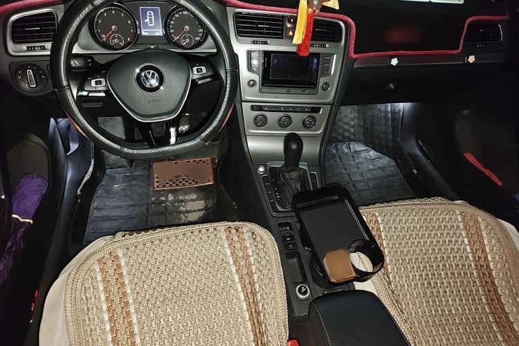 Used Volkswagen Golf 2016 230TSI Automatic Luxury Version Center Console