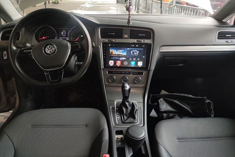 Used Volkswagen Golf 2016 230TSI Automatic Comfort Version Center Console