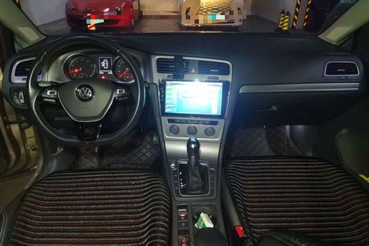 Used Volkswagen Golf 2016 230TSI Automatic Luxury Version Center Console