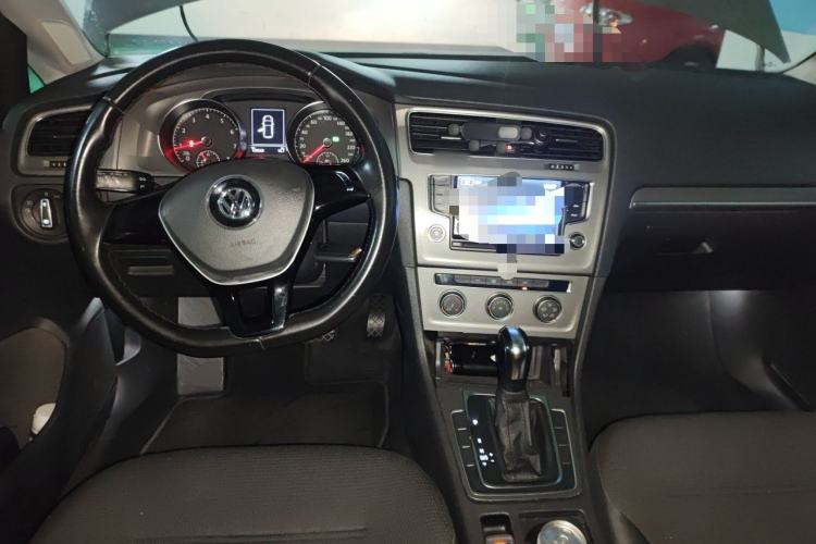 Used Volkswagen Golf 2016 230TSI Automatic Comfort Version Center Console