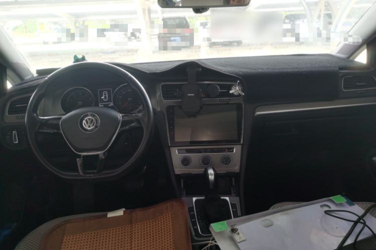 Used Volkswagen Golf 2016 230TSI Automatic Comfort Version Center Console