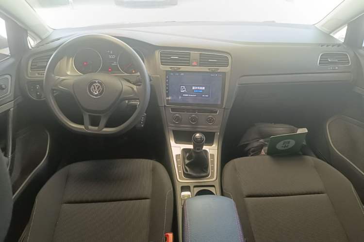 Used Volkswagen Golf 2016 1.6L Manual Fashion Edition Center Console