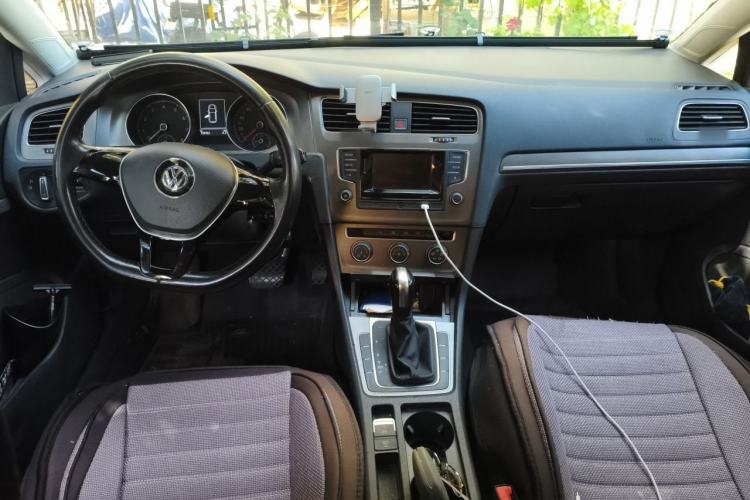 Used Volkswagen Golf 2016 230TSI Automatic Comfort Version Center Console