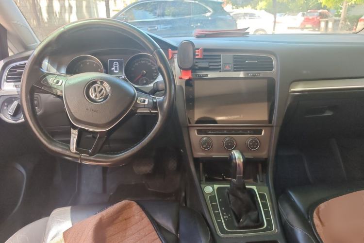 Used Volkswagen Golf 2016 230TSI Automatic Luxury Version Center Console