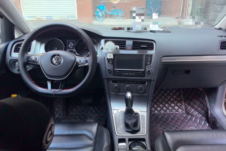 Used Volkswagen Golf 2016 230TSI Automatic Luxury Version Center Console