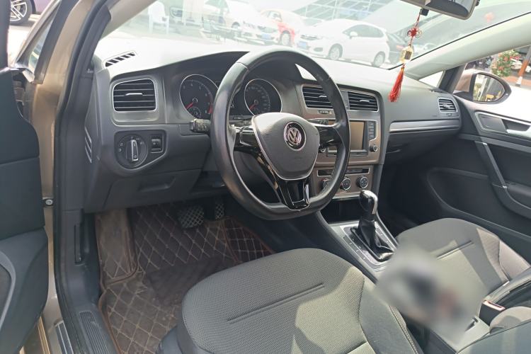 Used Volkswagen Golf 2016 1.6L Automatic Comfort Model Center Console