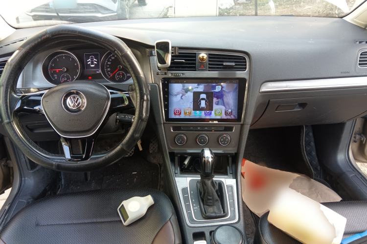 Used Volkswagen Golf 2016 230TSI Automatic Comfort Version Center Console