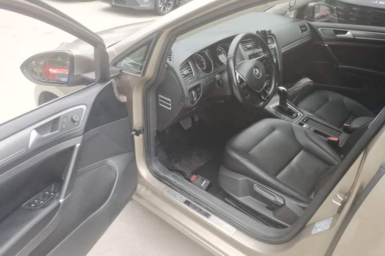 Used Volkswagen Golf 2016 1.6L Automatic Comfort Model Driver Seat
