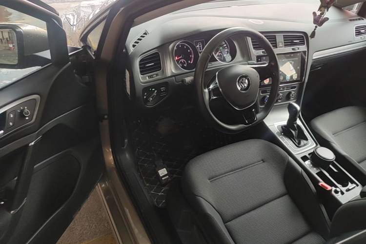 Used Volkswagen Golf 2016 230TSI Automatic Comfort Version Driver Seat
