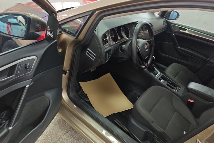 Used Volkswagen Golf 2016 230TSI Automatic Comfort Version Driver Seat