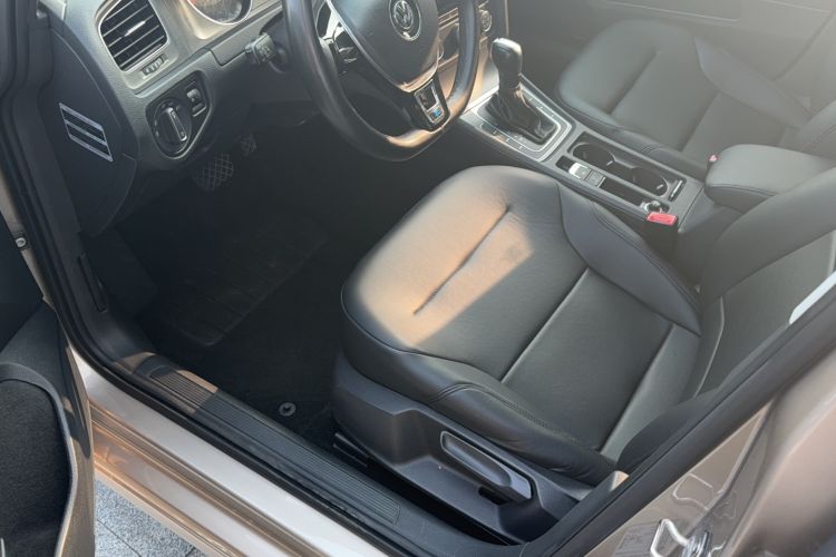 Used Volkswagen Golf 2016 230TSI Automatic Comfort Version Driver Seat