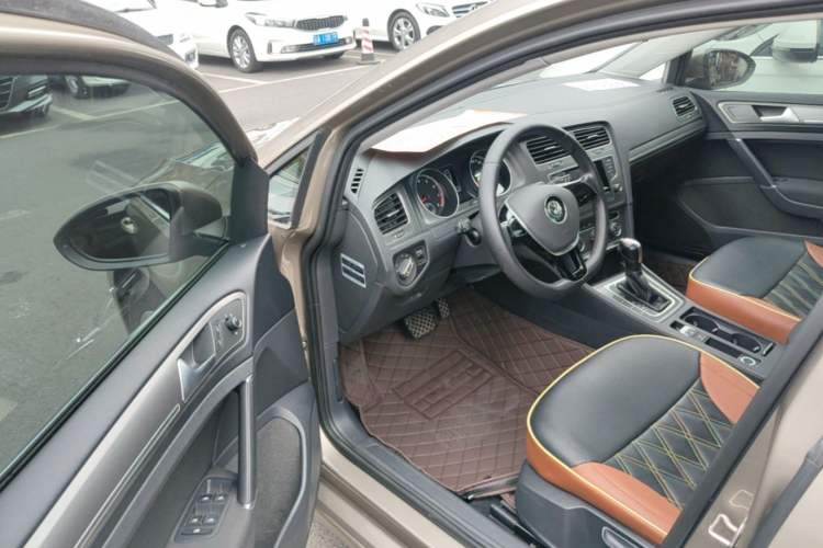 Used Volkswagen Golf 2016 230TSI Automatic Comfort Version Driver Seat